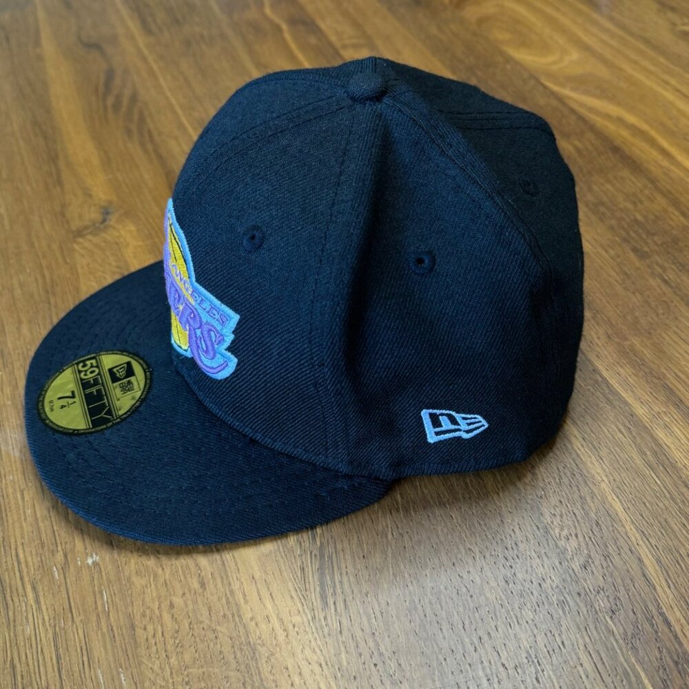 LA LAKERS Official NBA 59Fifty Fitted Cap New Era 7 1/4 57.7cm NEW Hardwood Clas - Picture 3 of 8